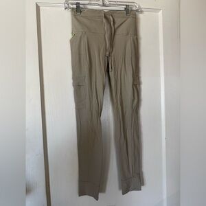 Athleta Chelsea Cargo Leggings Run Walk Hike Yoga Pilates Workout Gym Lounge